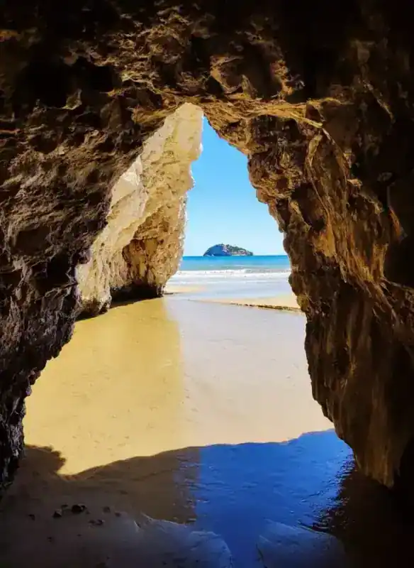 Grotta delfino — Vieste