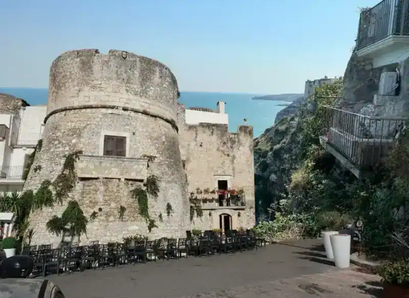 Château Médiéval Dominant l'Adriatique à Peschici