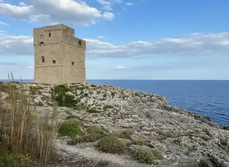 Torre Palane: Küstenwächter in Marina Serra