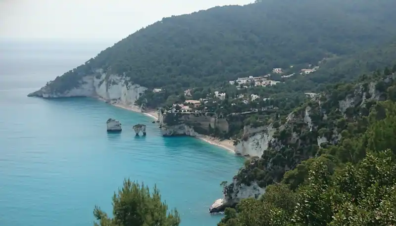 Spiaggia di Cala dell'Aquila — Mattinata