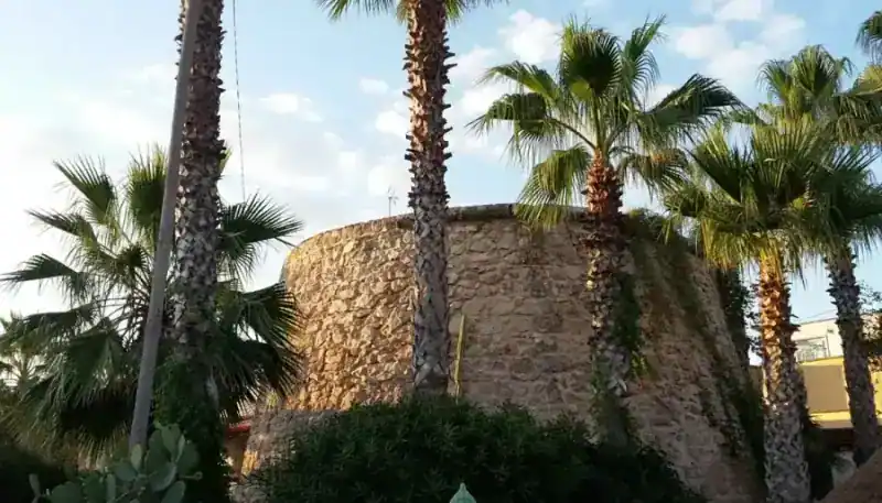 Torre Sinfono: Sentinella Storica a Capilungo
